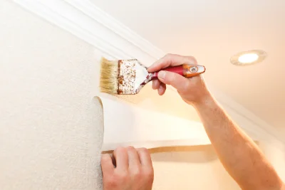 Pose de papier peint à Sideville — revêtements muraux et toiles de verre